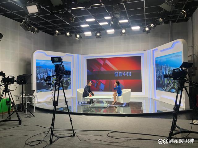 光影之外 明星艺人广告与视觉传播的多维图景